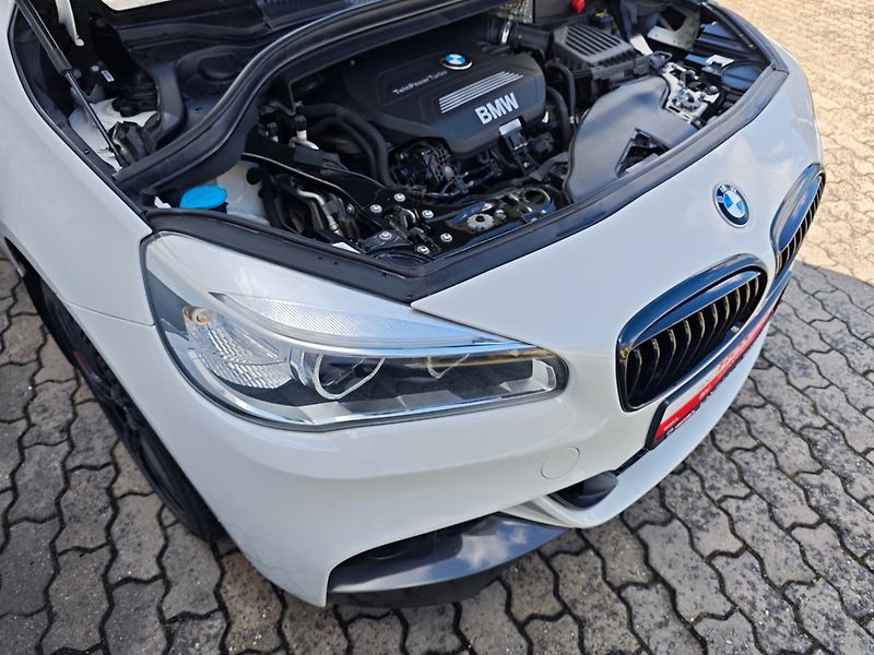 BMW Řada 2 (2016) 220D Grand Tourer M-paket - fotka 33 z 43