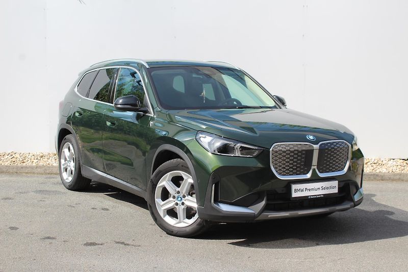 BMW iX1 eDrive20 - fotka 7 z 24