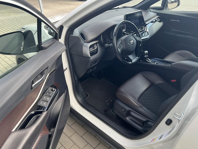 Toyota C-HR (2018) 1.8 VVT-i E-CVT - fotka 9 z 39
