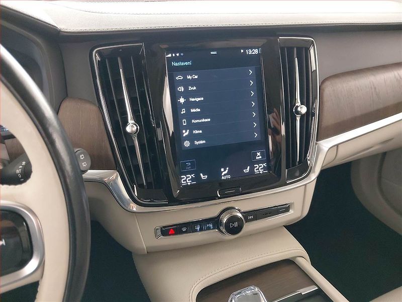 Volvo V90 (2021) B5 - fotka 12 z 24