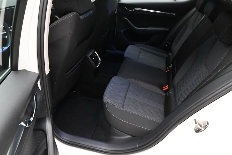 Škoda Octavia 2,0 TDI 110KW DSG STYLE Záruka - fotka 14 z 34