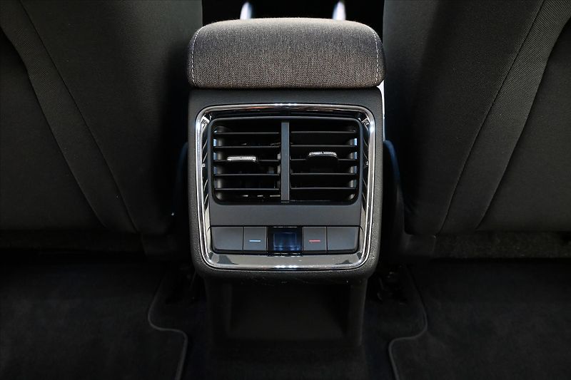 Škoda Enyaq iV60 132kW SOH 88% FIRST Editi - fotka 23 z 32