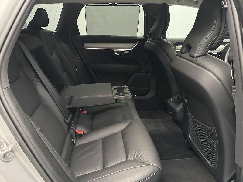 Volvo V90 B5 AWD PLUS DARK REZERVACE - fotka 23 z 36