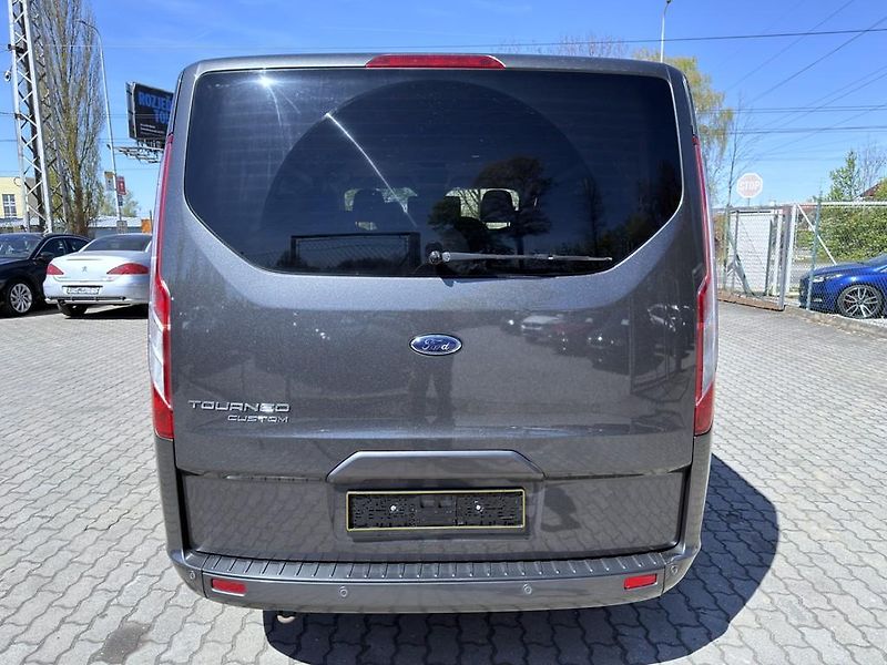Ford Tourneo Custom 2.0 TDCi 96 kW 8 míst - fotka 4 z 23