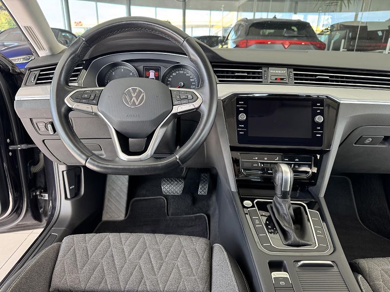Volkswagen Passat 2,0TDI DSG*Navi*Distronic*DPH - fotka 9 z 34