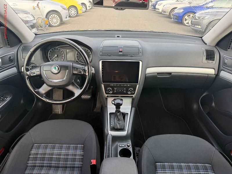 Škoda Octavia (2012) 2.0 TDi, AT, xenon, autoAC - fotka 8 z 17