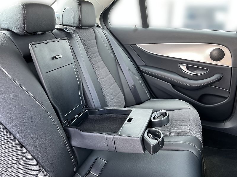 Mercedes-Benz Třídy E E-Třída 250 - fotka 22 z 23