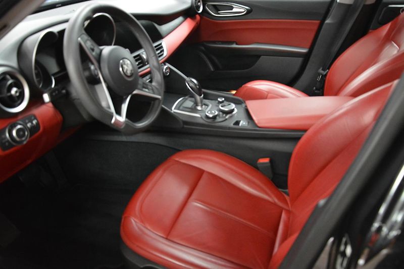 Alfa Romeo Giulia (2018) 2.2 jTDm Super Business plus A - fotka 7 z 20