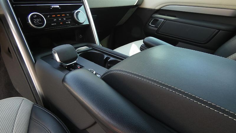 Land Rover Discovery D250 AUTO 4WD - fotka 6 z 23