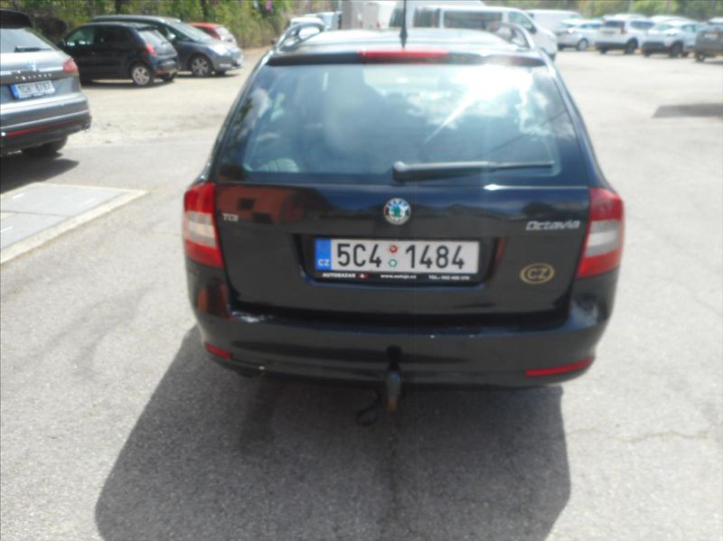 Škoda Octavia 1,6 TDi - fotka 6 z 32