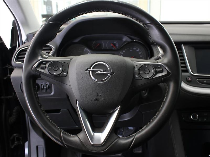 Opel Grandland X 1,2 Turbo 96kW AT 1.maj.ČR - fotka 9 z 16