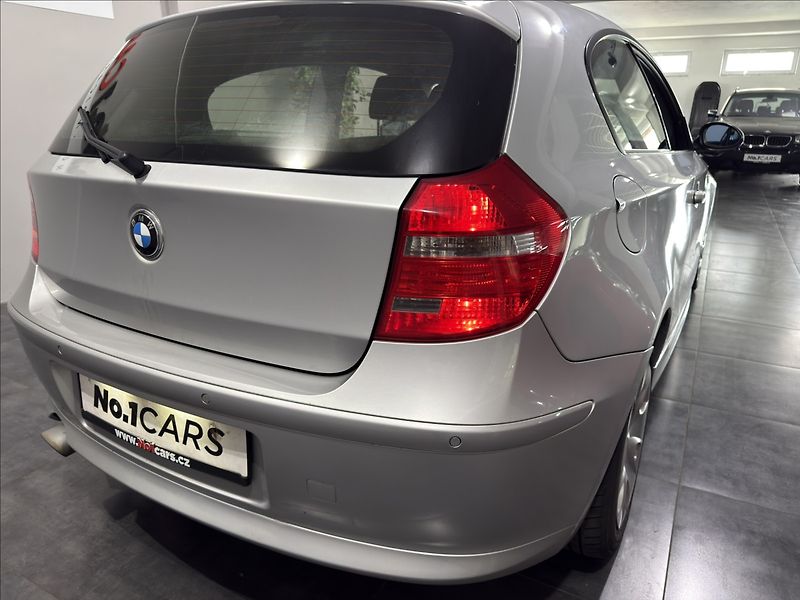 BMW Řada 1 2,0   D 105 kW ZADNÍ ČIDLA - fotka 16 z 19
