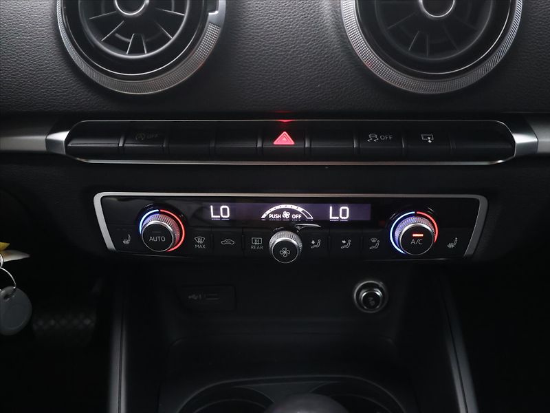 Audi A3 1,6 TDI 81kW Automat CZ - fotka 18 z 28