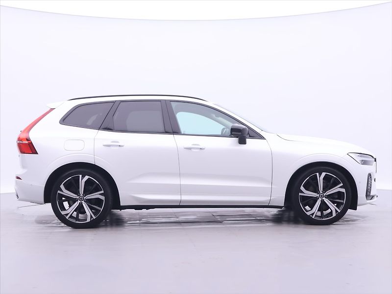 Volvo XC60 2,0 B5 173kW AWD Plus Dark CZ - fotka 8 z 33
