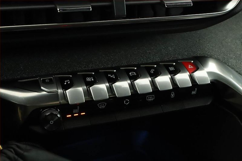 Peugeot 5008 (2019) GT Line 1.5 BlueHDi, 7 míst - fotka 17 z 17