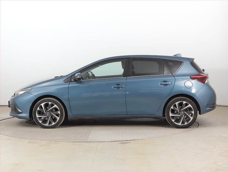 Toyota Auris (2016) 1.2 Ti, Serv.kniha, Navi - fotka 3 z 21