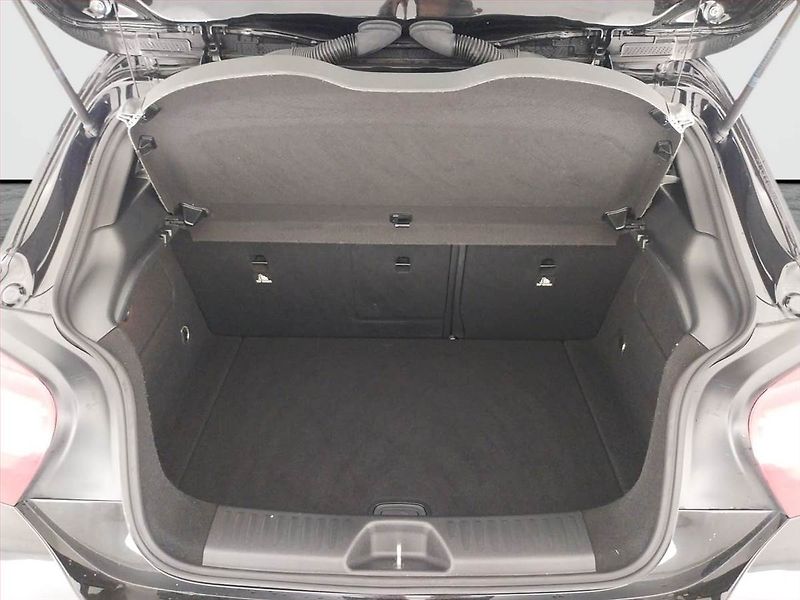 Mercedes-Benz Třídy A (2016) A 180, Serv.kniha, Kůže - fotka 14 z 19