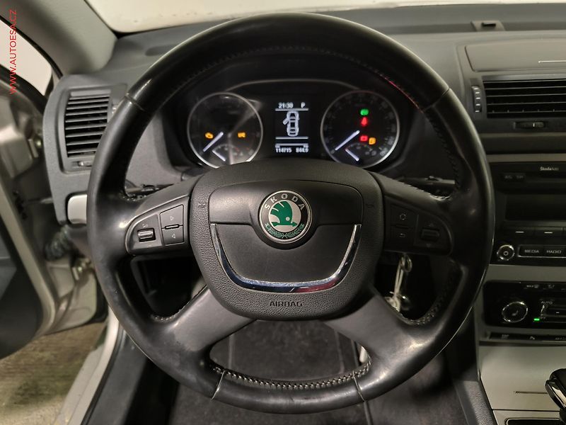 Škoda Octavia (2009) 1.4 TSi, Elegance, DSG, xenon - fotka 13 z 17