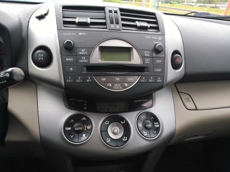 Toyota RAV4 2,2 D-4D - fotka 16 z 31