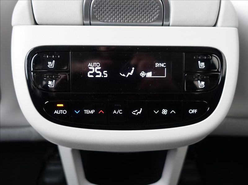 Hyundai Ioniq 9 4x4 7M  Performance Caligraphy - fotka 15 z 27