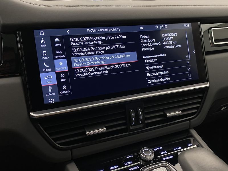Porsche Cayenne E-HYBRID 250kW AWD AUT CZ - fotka 70 z 111