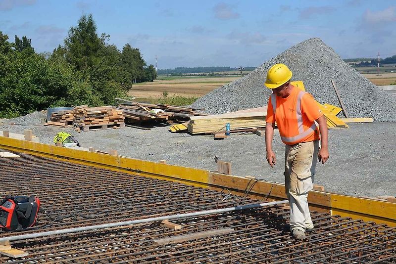 Deset kilometrů dlouhý úsek dálnice D1 mezi Říkovicemi a Přerovem míří do finále. Most přes Tovačovskou ulici.