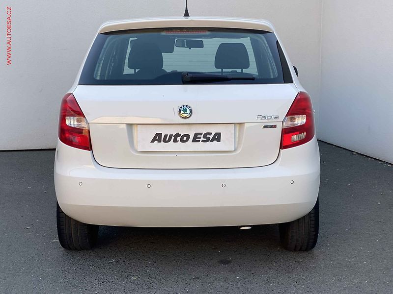 Škoda Fabia (2011) 1.2 TSi, Ambition, DSG, park - fotka 5 z 16