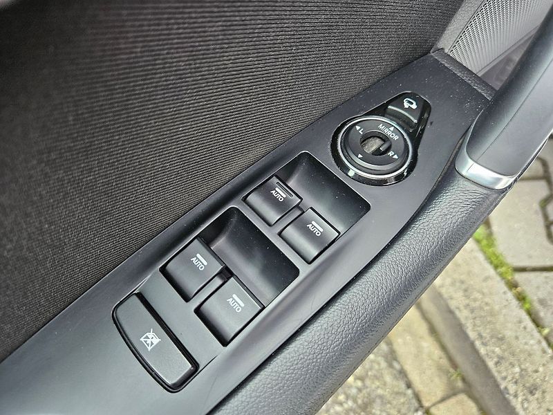 Hyundai i40 1.6 CRDi Succes Winter, 1.maj. - fotka 11 z 28