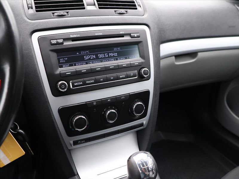 Škoda Octavia 1,4 TSI 90 kW Ambiente - fotka 16 z 26