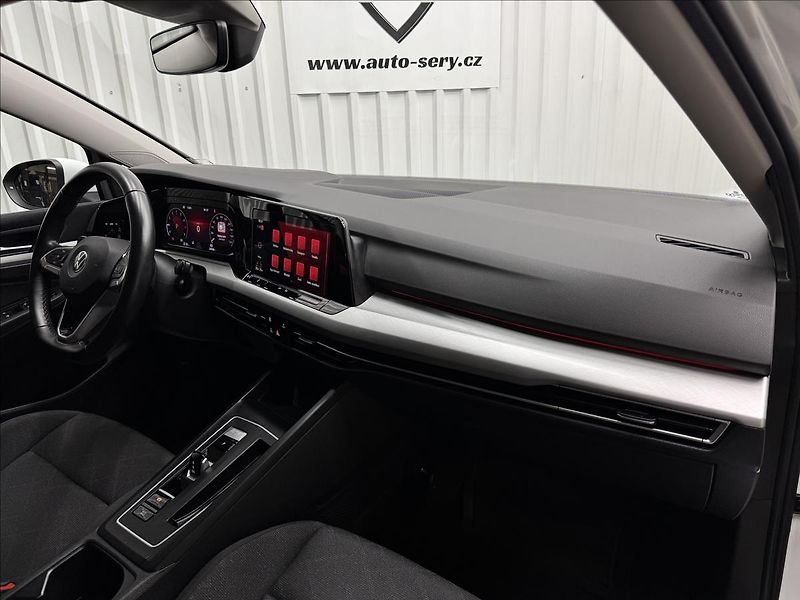Volkswagen Golf 1.5TGI 96kW DSG ACC 2XKOLA DPH - fotka 35 z 41