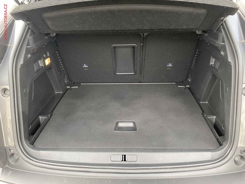 Peugeot 3008 (2023) 1.2 PT, Allure, navi, kamera - fotka 7 z 16