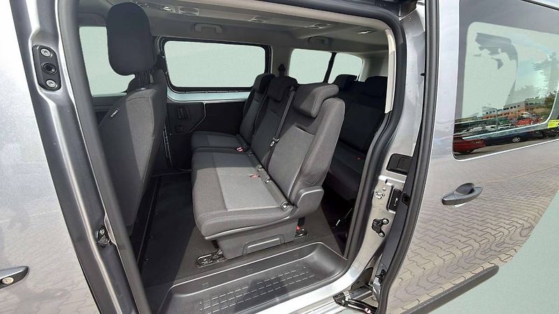 Opel Vivaro (2026) L2 (L) Combi 2.2 CDTi 180k AT8 - fotka 19 z 25