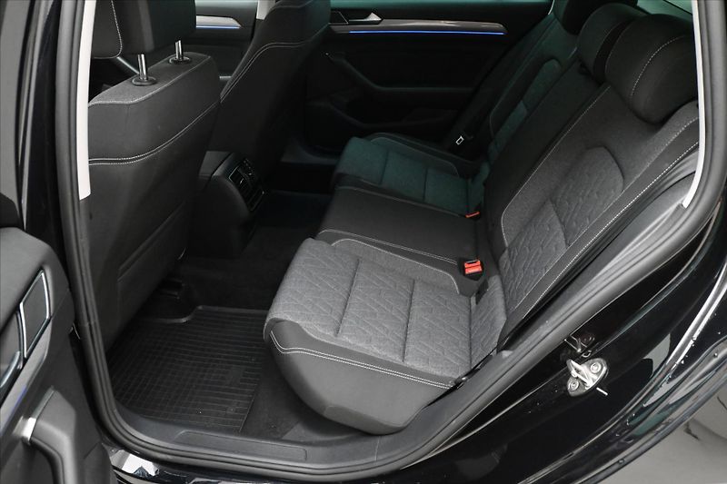 Volkswagen Passat 2,0 TDI 110kW DSG Business Zár - fotka 13 z 27