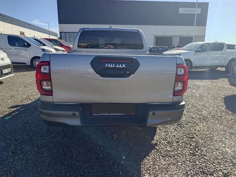 Toyota Hilux Invincible 2.8D DoubleCab - fotka 5 z 6