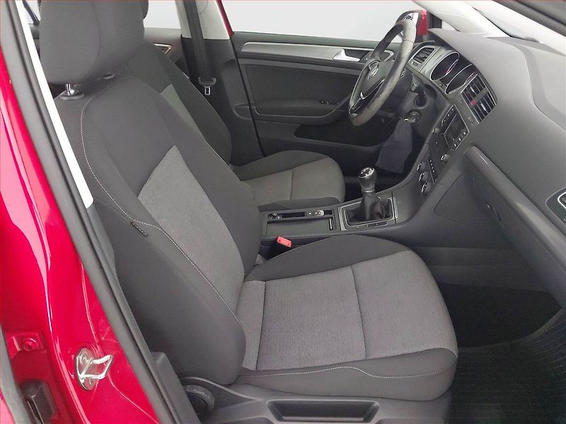 Volkswagen Golf (2013) 1.2 TSI, ČR,1.maj - fotka 9 z 16