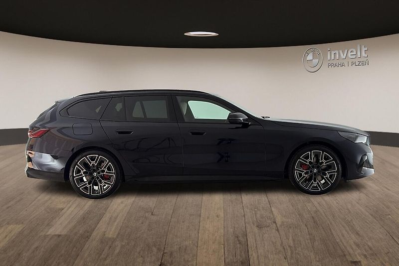 BMW Řada 5 540d xDrive Touring - fotka 2 z 16