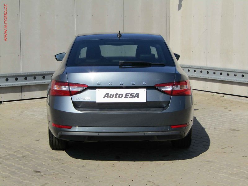 Škoda Superb (2021) 2.0 TDi, ČR, DSG, navi, LED - fotka 5 z 20