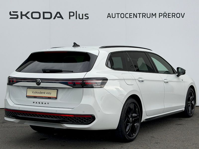 Volkswagen Passat (2024) 2.0 TDI 110 kW R-LINE - fotka 2 z 35