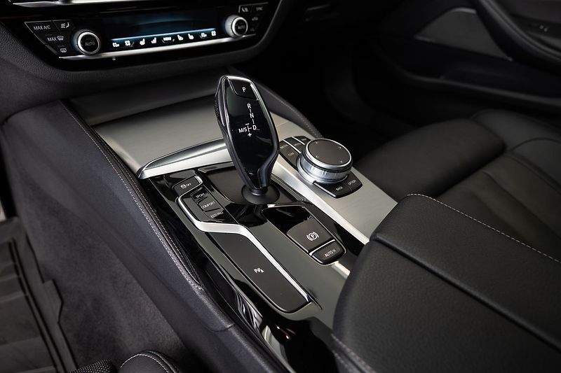 BMW M5 d xDrive/HarmanKardon/Ventilov - fotka 13 z 24