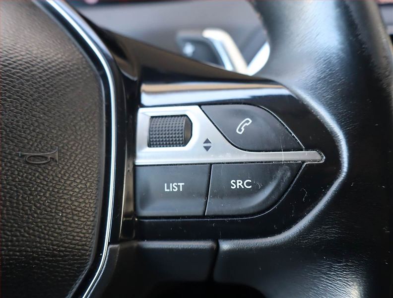 Peugeot 3008 (2017) 1.2 PureTech, Automat - fotka 19 z 22