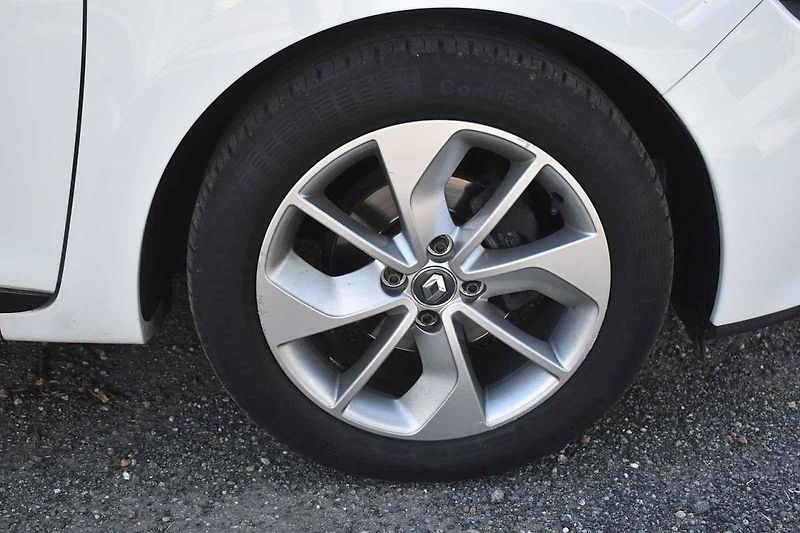Renault Clio jezdí dobře jak na kvalitním, tak i na horším povrchu.