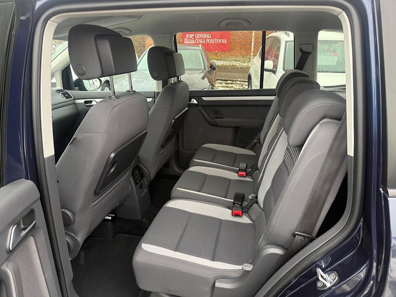 Volkswagen Touran 2.0 TDI DSG - fotka 9 z 13