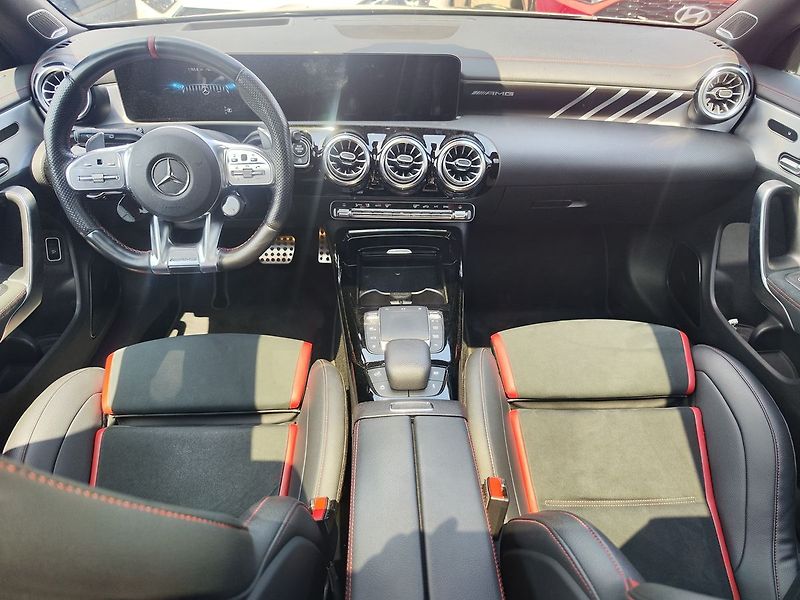 Mercedes-Benz CLA AMG 45S 4Matic Shooting Brake - fotka 14 z 38