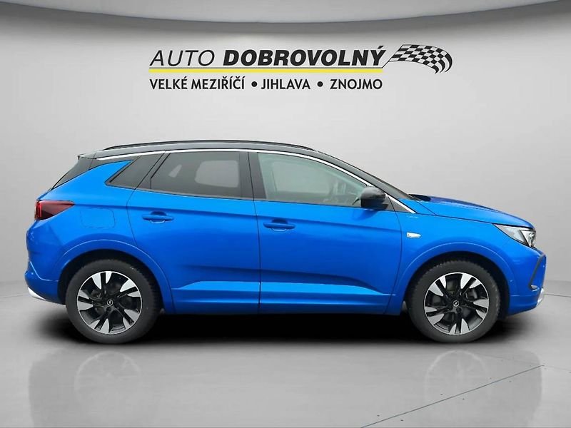 Opel Grandland Ultimate 4x4 PHEV 1.6L Turbo 8 - fotka 10 z 31