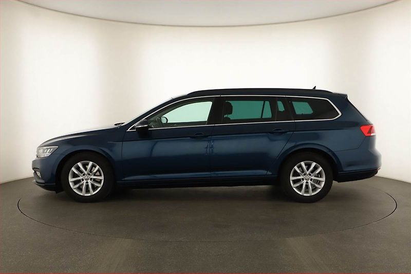 Volkswagen Passat (2019) 2.0 TDI, Automat, Navi - fotka 3 z 17