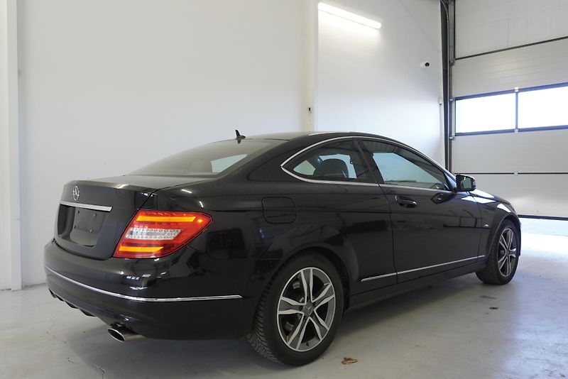 Mercedes-Benz Třídy C (2012) C350 3,5I V6 COUPE AMG-LINE  - fotka 5 z 31