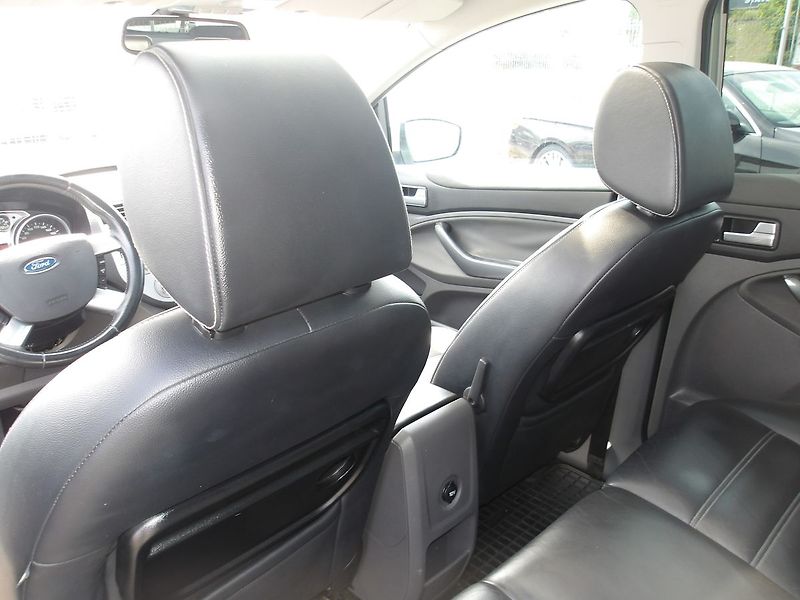 Ford Kuga 2,0TDCi 100 kW ! TITANIUM ! - fotka 25 z 29