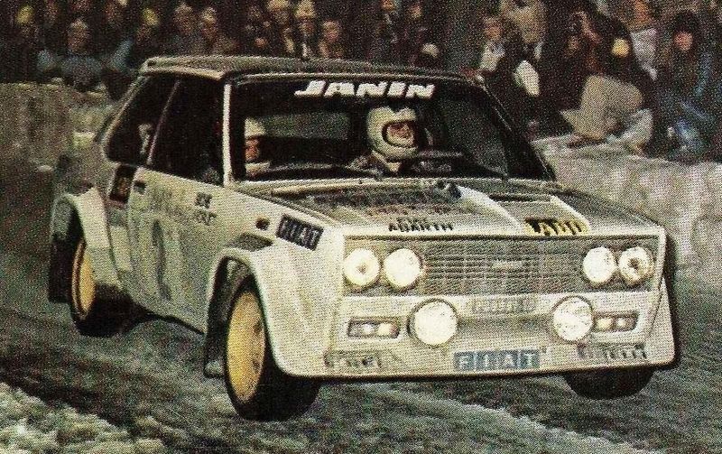 Přesto, že je všeobecně považován za italského automobilového konstruktéra, byl Carlo Abarth původem Rakušan. Na snímku je jeho hrob na hřbitově Grinzing.