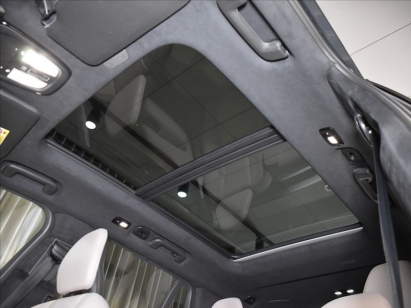 Volvo XC90 (2026) 2,0 T8  Ultra Dark - fotka 27 z 40
