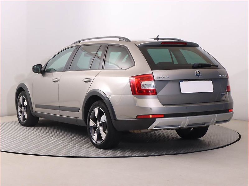 Škoda Octavia (2015) Scout 2.0 TDI, 4X4, Automat - fotka 4 z 20
